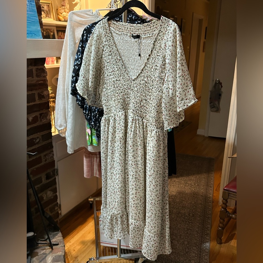 Floral off white below knee dress - Size XXL